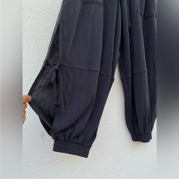 FP Movement Goldie Yoga Flow Drawstring Waistband Sweatpants in Brushed Black XS - Picture 8 of 10